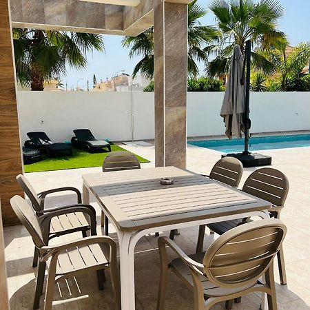 Villa Domicil De Luxe Торевиеха Екстериор снимка