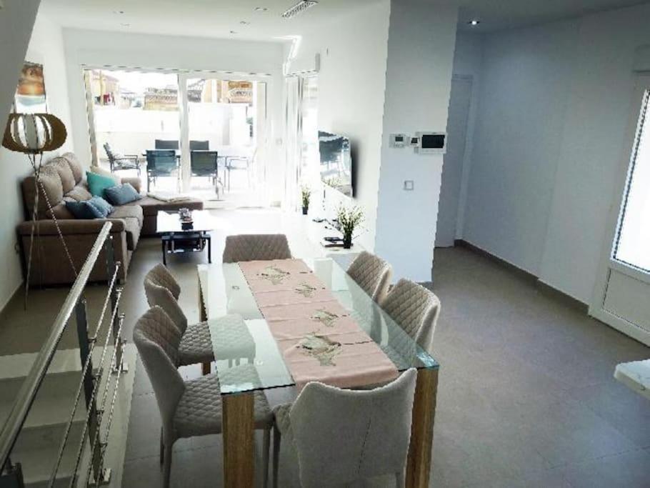 Villa Domicil De Luxe Торевиеха Екстериор снимка