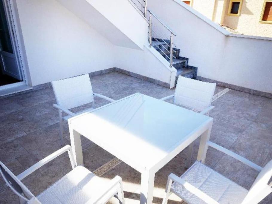 Villa Domicil De Luxe Торевиеха Екстериор снимка