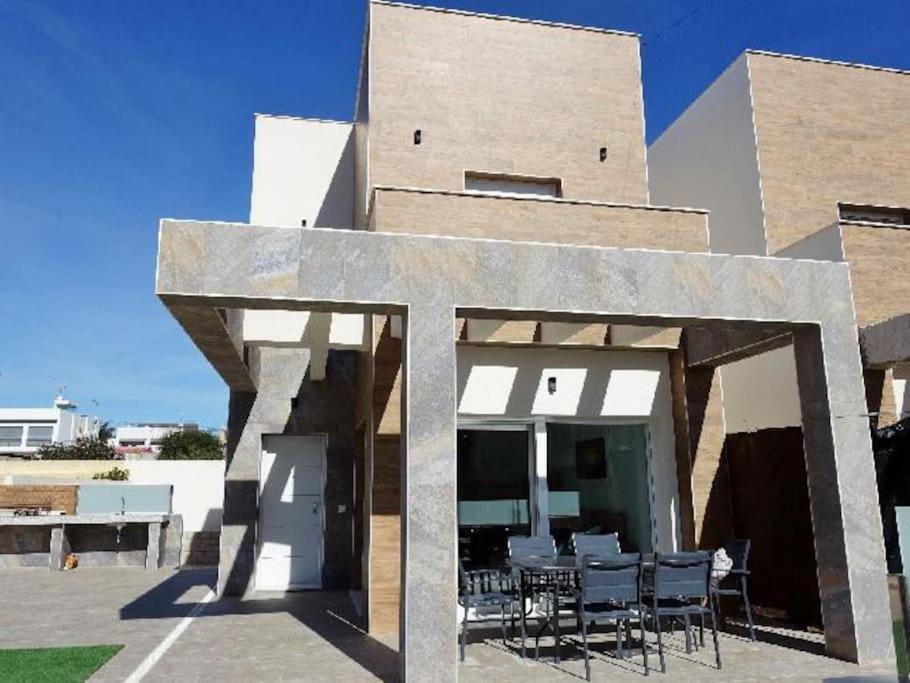 Villa Domicil De Luxe Торевиеха Екстериор снимка