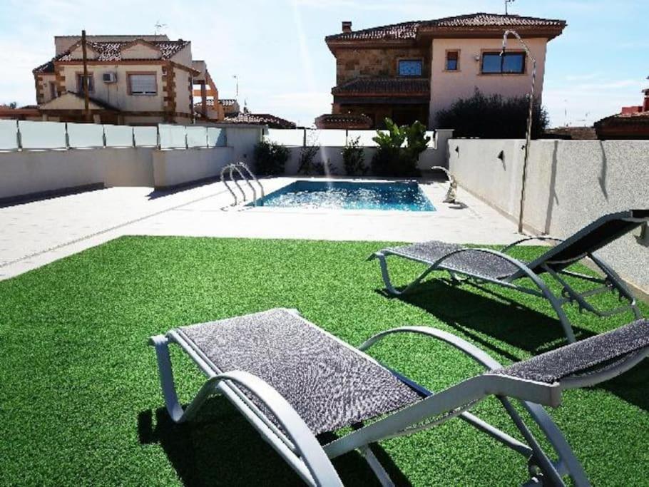 Villa Domicil De Luxe Торевиеха Екстериор снимка
