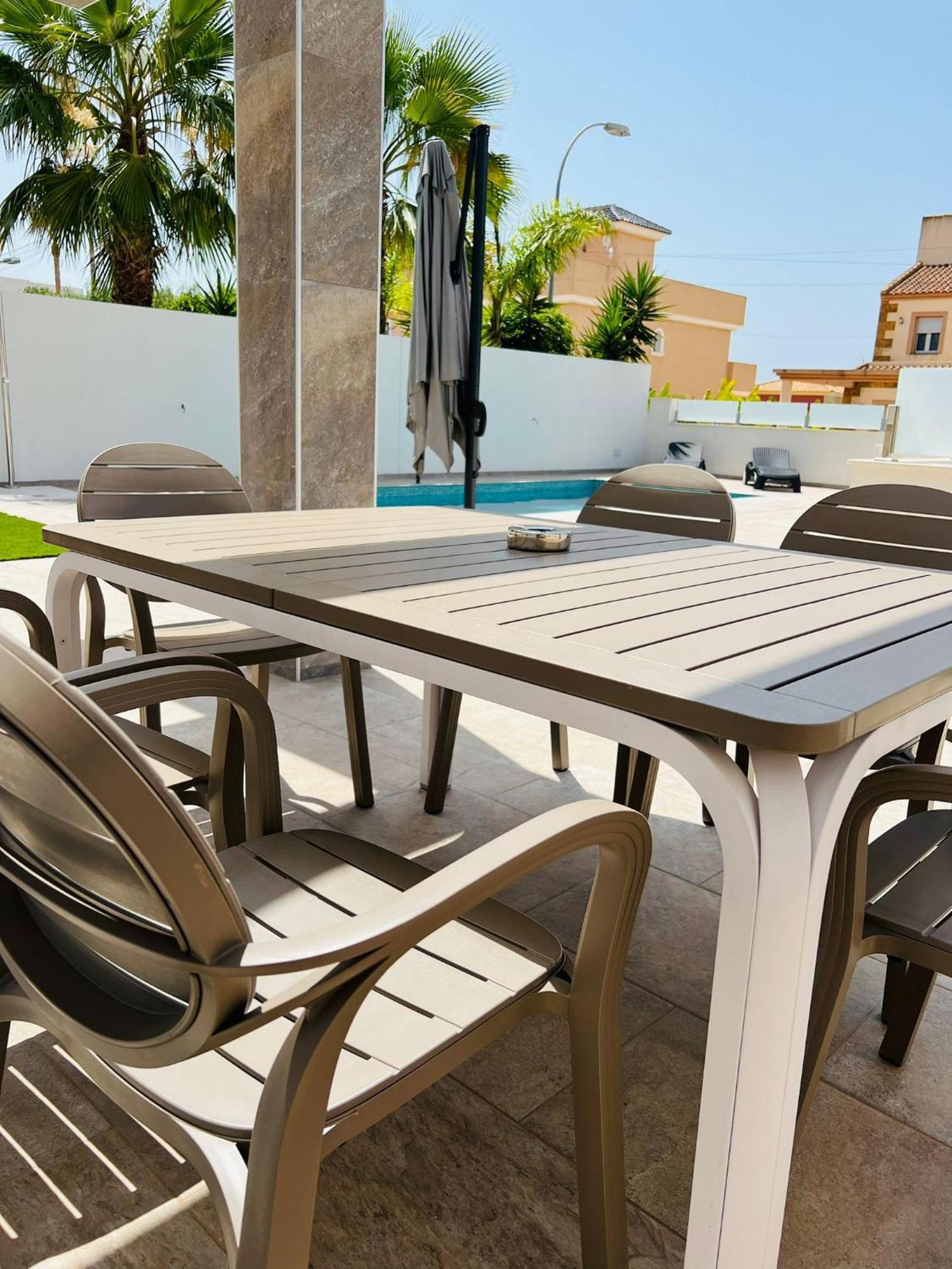 Villa Domicil De Luxe Торевиеха Екстериор снимка