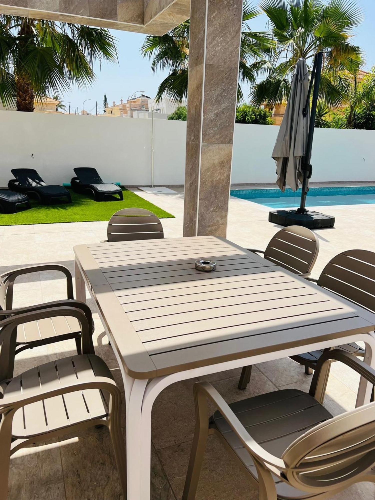 Villa Domicil De Luxe Торевиеха Екстериор снимка