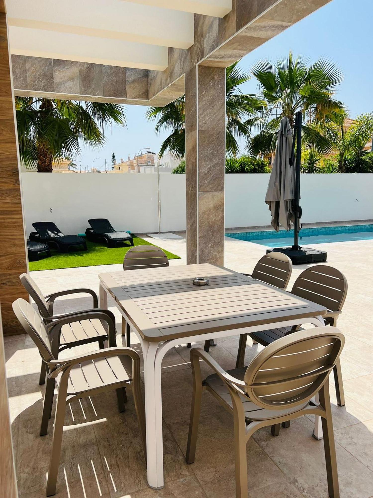 Villa Domicil De Luxe Торевиеха Екстериор снимка