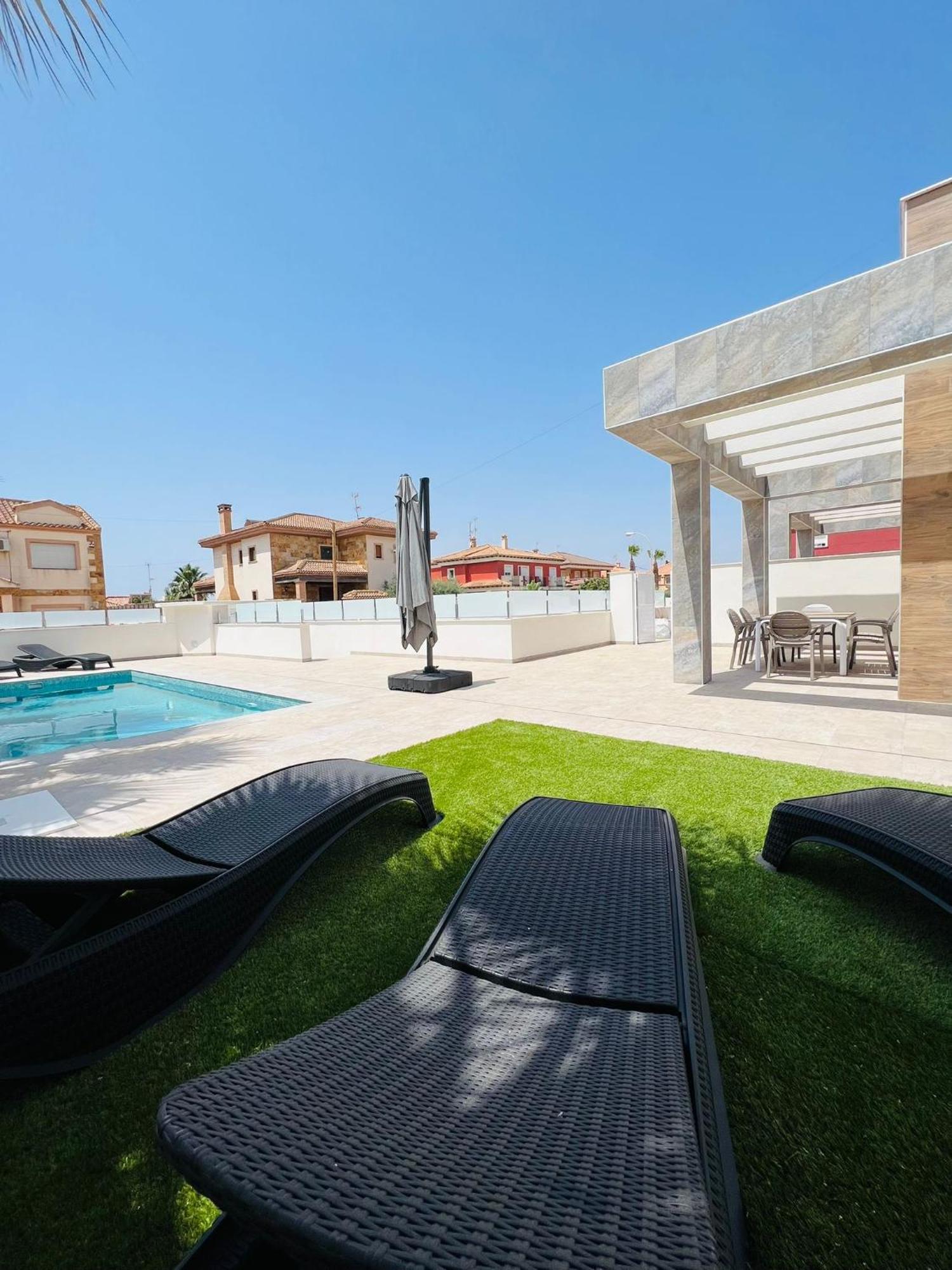 Villa Domicil De Luxe Торевиеха Екстериор снимка