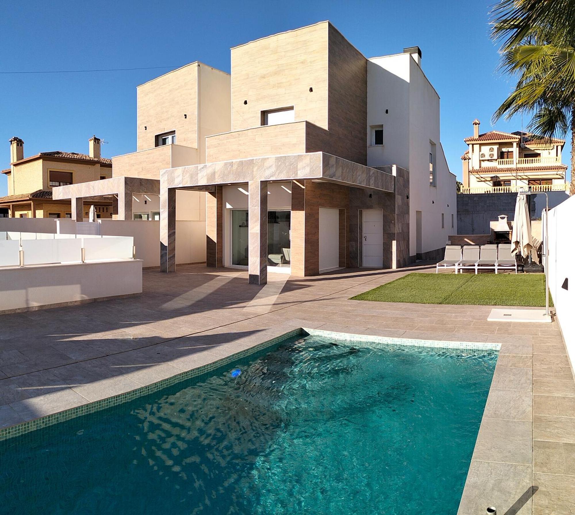 Villa Domicil De Luxe Торевиеха Екстериор снимка
